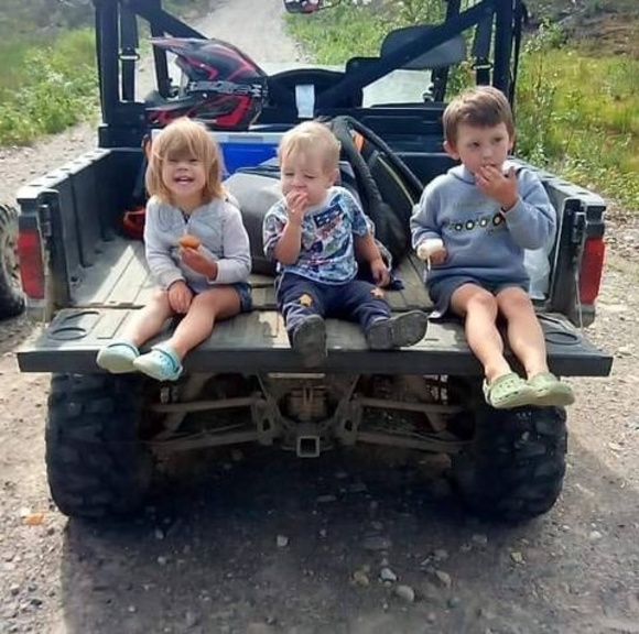 Meet your Posher, Jennifer - Picture 1 of 1